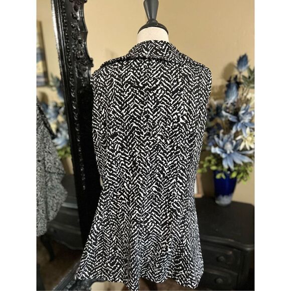 Calvin Klein Sleeveless Animal Print Ruffled Vest Size Large - Picture 2 of 3